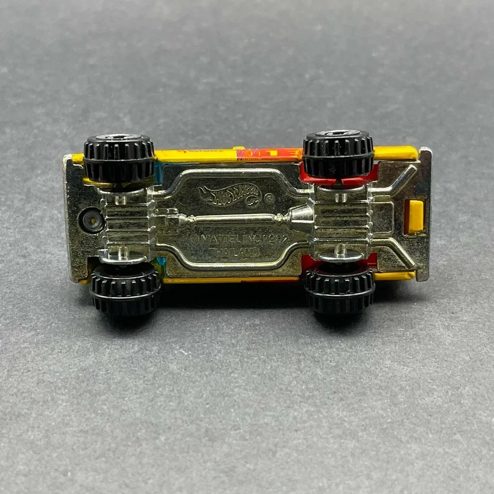 Hot Wheels Disaster Rescue Network Chevrolet Pickup‎ Truck Yellow Diecast 1/64